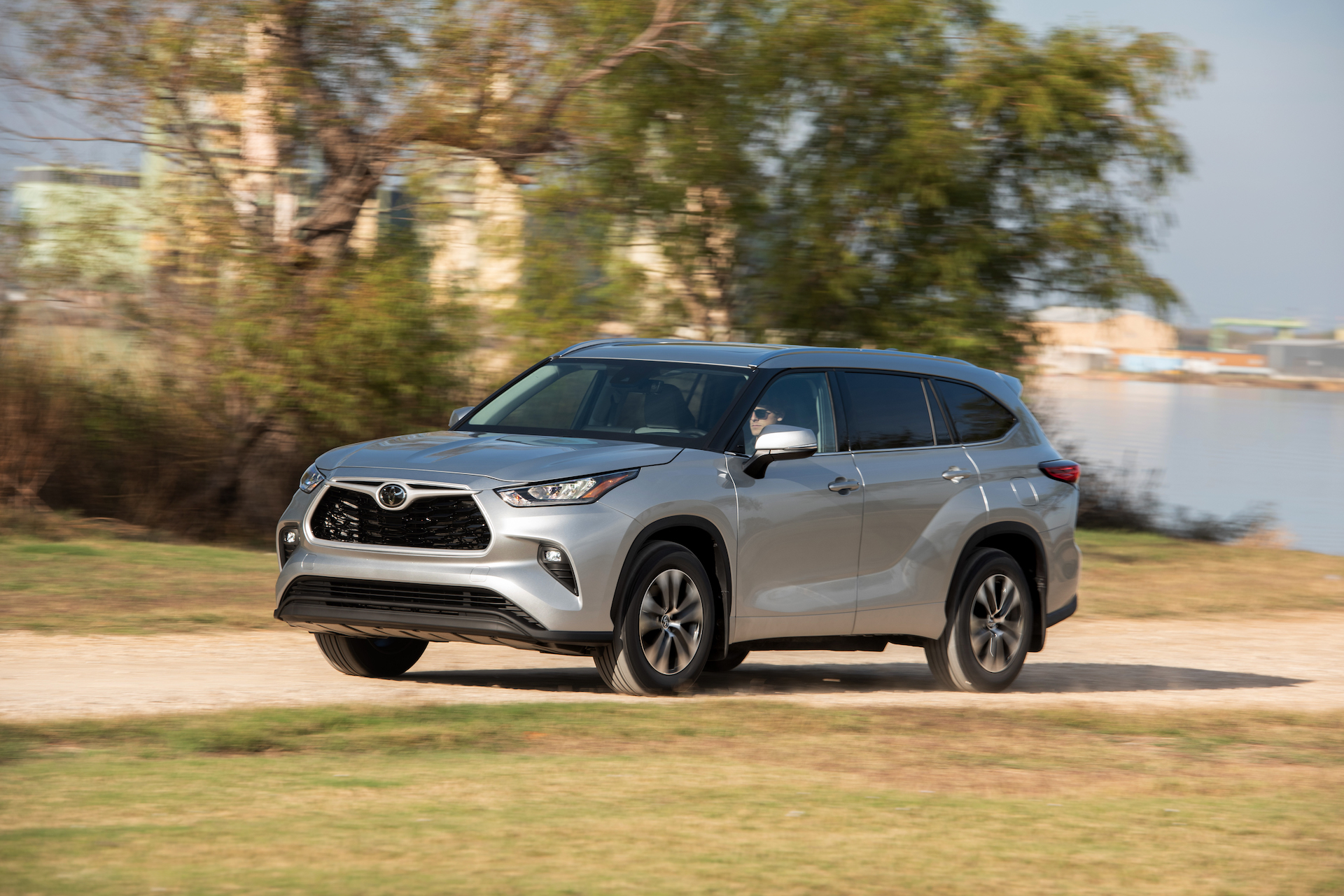How Much Does a Toyota Highlander Weight?